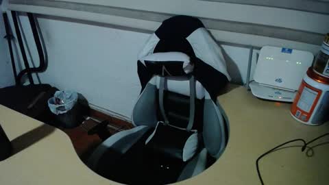 powerfulzeus2 online show from 10.20.25