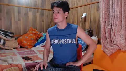 Snapshot of powertwinky chatting on 02.05.25 chris independent  online show from 02.05.25