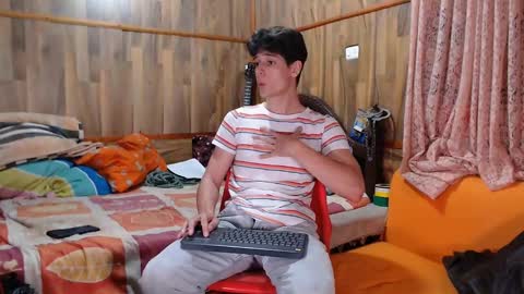 Snapshot of powertwinky chatting on 02.11.25 chris independent  online show from 02.11.25