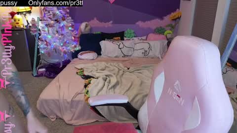Snapshot of pr3ttyp1nkpussy chatting on 12.17.24 Evangeline Eva Darling online show from 12.17.24