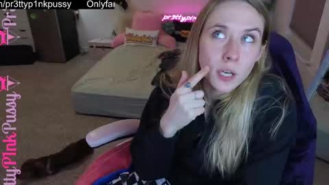 Snapshot of pr3ttyp1nkpussy chatting on 02.21.25 Evangeline Eva Darling online show from 02.21.25