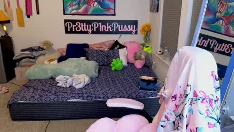 Snapshot of pr3ttyp1nkpussy chatting on 11.19.25 Evangeline Eva Darling online show from 11.19.25