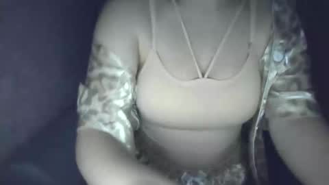 Snapshot of pralinne_ chatting on 02.13.25 pralinne_ online show from 02.13.25