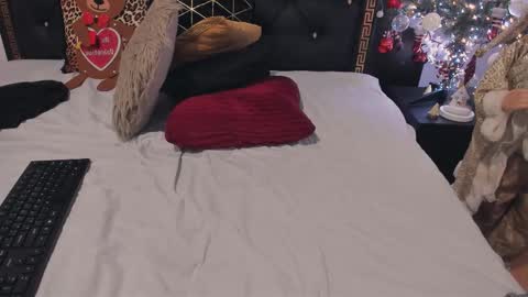 Ailyn online show from 12.20.25