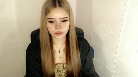 MAXXINE online show from 03.04.25