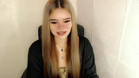 MAXXINE online show from 03.11.25