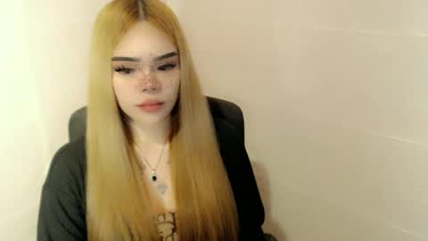 Snapshot of preciousangel69xxx chatting on 06.14.26 MAXXINE online show from 06.14.26