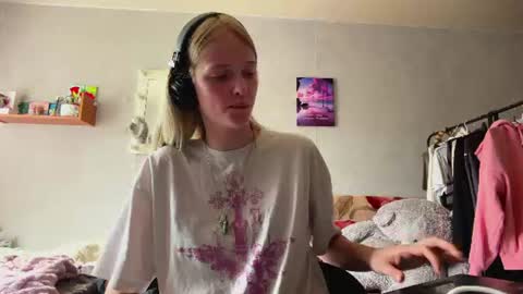 Snapshot of preciousbernmen chatting on 07.09.26 Lisa online show from 07.09.26
