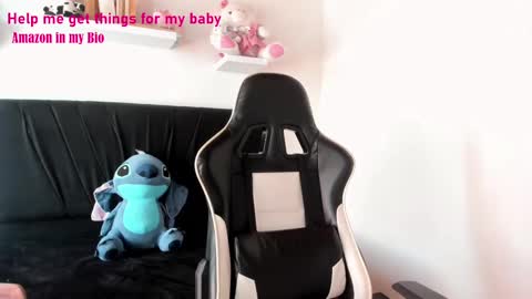 Snapshot of pregnant_sweet1 chatting on 01.04.25 Angelly online show from 01.04.25