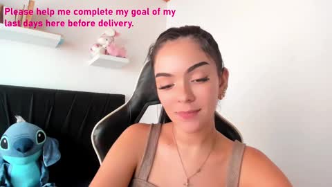 Snapshot of pregnant_sweet1 chatting on 01.10.25 Angelly online show from 01.10.25