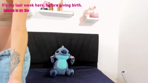 Snapshot of pregnant_sweet1 chatting on 01.14.25 Angelly online show from 01.14.25