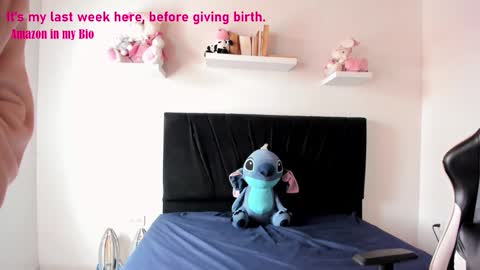 Snapshot of pregnant_sweet1 chatting on 01.15.25 Angelly online show from 01.15.25