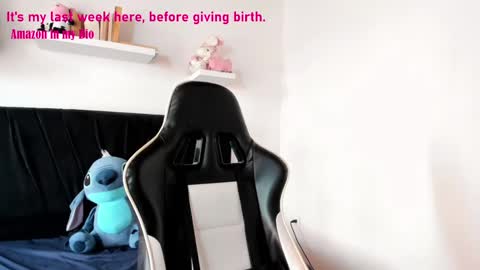 Snapshot of pregnant_sweet1 chatting on 01.16.25 Angelly online show from 01.16.25