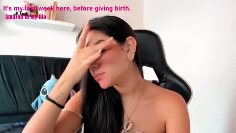 Snapshot of pregnant_sweet1 chatting on 01.17.25 Angelly online show from 01.17.25