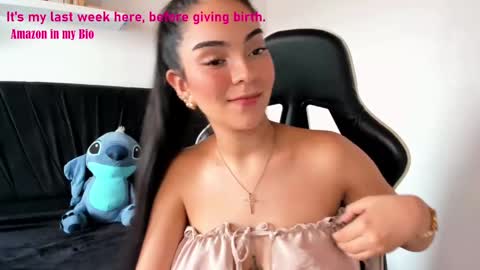 Snapshot of pregnant_sweet1 chatting on 01.17.25 Angelly online show from 01.17.25