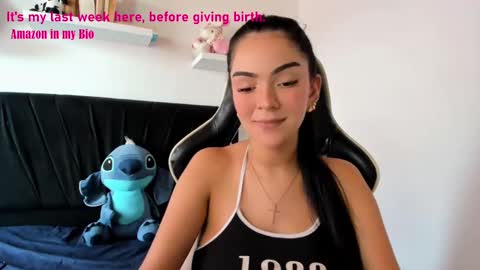 Snapshot of pregnant_sweet1 chatting on 01.19.25 Angelly online show from 01.19.25