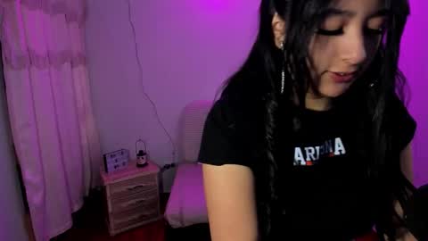 Snapshot of pretti_scarlett chatting on 11.18.25 pretti scarlett online show from 11.18.25