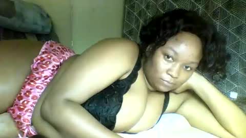 Snapshot of prettie_diva0 chatting on 10.27.25 Prettie diva online show from 10.27.25