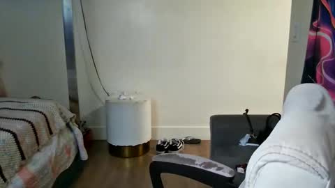 Yasmine pretty online show from 11.30.25