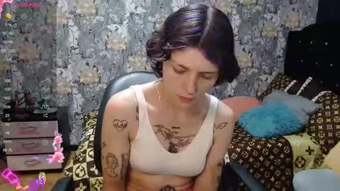 Snapshot of pretty_cristal22 chatting on 04.19.26 pretty_cristal22 online show from 04.19.26