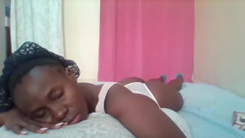 Snapshot of pretty_darya chatting on 02.14.25 pretty_darya online show from 02.14.25