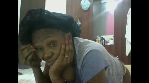 Snapshot of pretty_darya chatting on 10.21.25 pretty_darya online show from 10.21.25