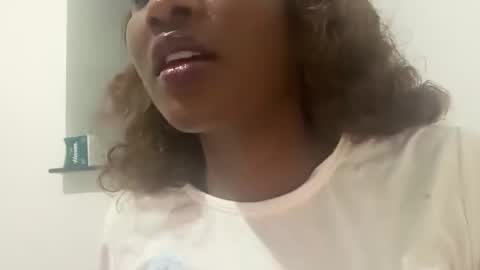 Snapshot of pretty_ellsie chatting on 09.19.25 independent model online show from 09.19.25