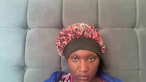 Snapshot of pretty_ellsie chatting on 10.02.25 independent model online show from 10.02.25