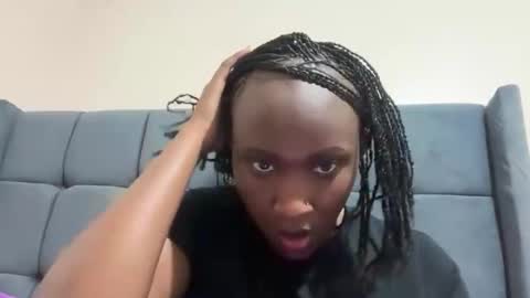 Snapshot of pretty_ellsie chatting on 10.12.25 independent model online show from 10.12.25