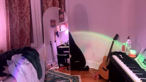 Snapshot of pretty_in_p1nk chatting on 12.16.24 Sophie  online show from 12.16.24