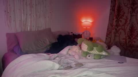 Snapshot of pretty_in_p1nk chatting on 01.29.25 Sophie  online show from 01.29.25