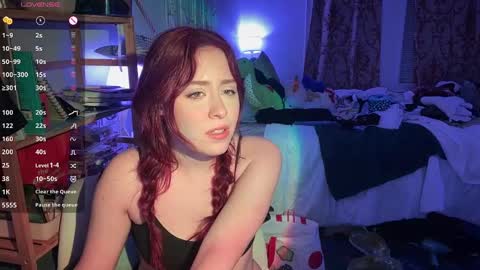 Snapshot of pretty_in_p1nk chatting on 02.12.25 Sophie  online show from 02.12.25