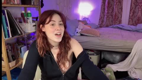 Snapshot of pretty_in_p1nk chatting on 03.04.25 Sophie  online show from 03.04.25