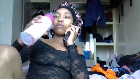 Snapshot of pretty_jazmine chatting on 09.23.25 Jaz online show from 09.23.25