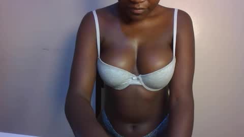 pretty_lucie online show from 04.07.26