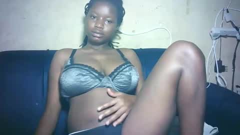 Snapshot of pretty_milan chatting on 12.22.25 pretty_milan online show from 12.22.25