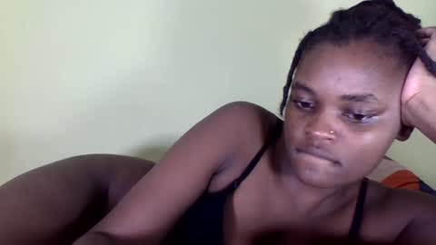 Snapshot of pretty_miya chatting on 12.19.24 pretty_miya online show from 12.19.24