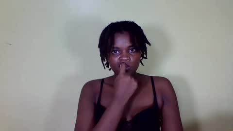 Snapshot of pretty_miya chatting on 12.26.24 pretty_miya online show from 12.26.24