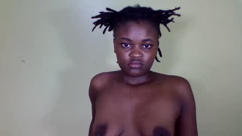 Snapshot of pretty_miya chatting on 12.29.24 pretty_miya online show from 12.29.24