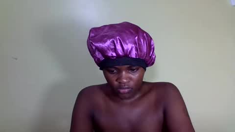 Snapshot of pretty_miya chatting on 12.29.24 pretty_miya online show from 12.29.24