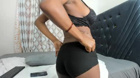 Snapshot of pretty_peshy chatting on 04.17.26 pretty_peshy online show from 04.17.26