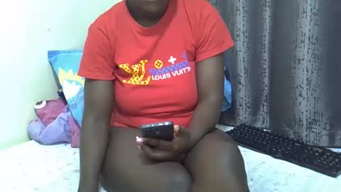 Snapshot of pretty_sheanna chatting on 11.12.25 pretty_sheanna online show from 11.12.25