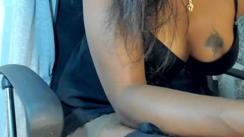 Snapshot of pretty_wannda chatting on 06.19.26 online show from 06.19.26