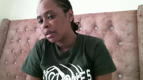 Snapshot of pretty_zii chatting on 09.23.25 zii online show from 09.23.25