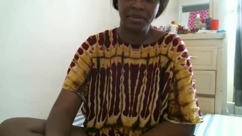 Snapshot of pretty_zii chatting on 10.06.25 zii online show from 10.06.25