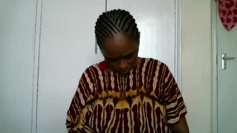 Snapshot of pretty_zii chatting on 10.07.25 zii online show from 10.07.25