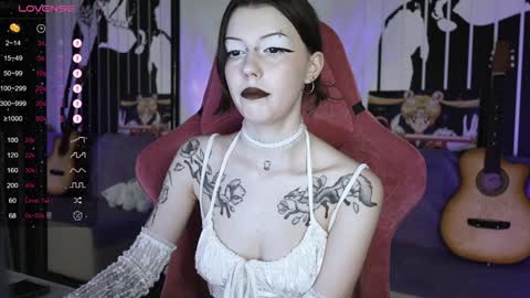 Snapshot of prettybones chatting on 12.15.24 Violet online show from 12.15.24