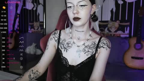 Snapshot of prettybones chatting on 12.27.24 Violet online show from 12.27.24
