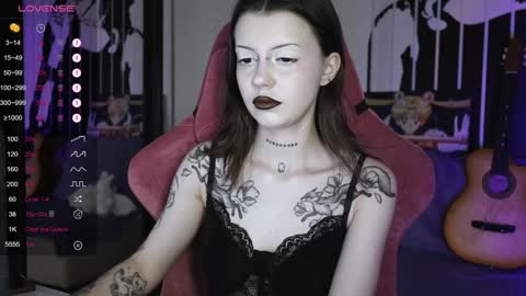 Snapshot of prettybones chatting on 12.30.24 Violet online show from 12.30.24