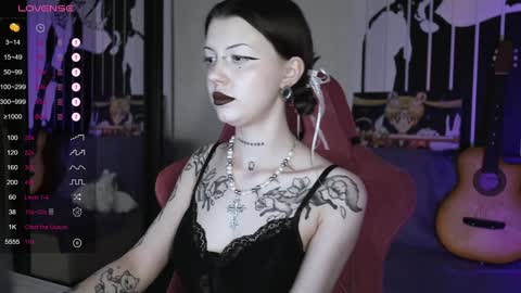 Snapshot of prettybones chatting on 12.30.24 Violet online show from 12.30.24